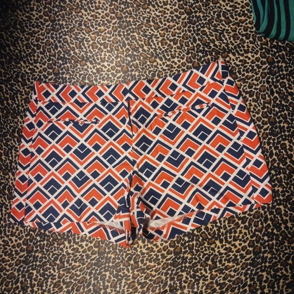 GAP Women's Chino Shorts – Size 6*